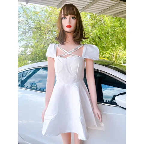 Đầm dự tiệc vải tafta màu trắng đính đá cách điệu Giá 290k Hàng có săn giao ngay M Chất liệu tapta cao cấp Có lót ngực
