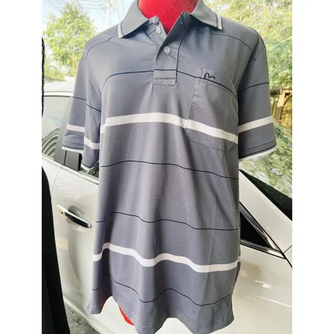 Áo polo Trung niên kẻ vạch được sản xuất với chất liệu vải thun lạnh có ưu điểm tạo cảm giác thoáng mát, thoải mái
