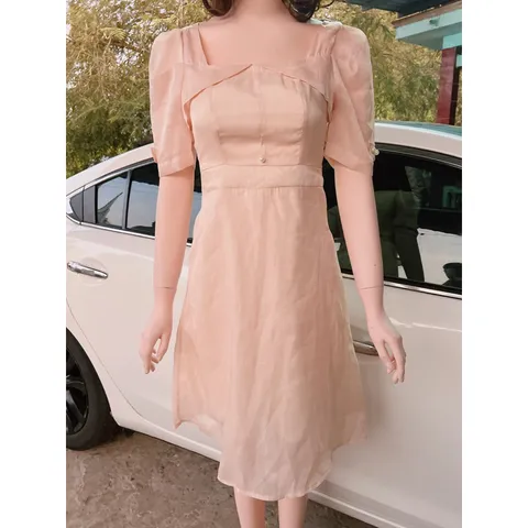 Váy dự tiệc công chúa cổ vuông màu kem đính ngọc  , váy chụp thật 100% Giá 290k Hàng có sẵn giao ngay S Chất liệu tơ 2
