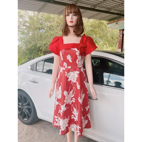 Đầm dự tiệc hoạ tiết hoa sắc nét mới 100% Đầm màu đỏ đô, thích hợp đi chơi, đi tiệc Chất vải nhẹ, thoải mái Giá 320k