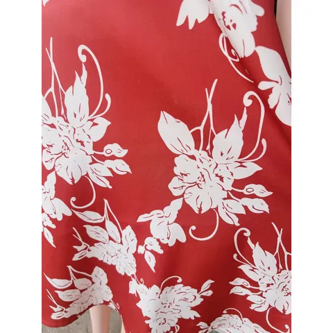 Đầm dự tiệc hoạ tiết hoa sắc nét mới 100% Đầm màu đỏ đô, thích hợp đi chơi, đi tiệc Chất vải nhẹ, thoải mái Giá 320k