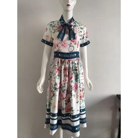 Đầm  hot xinh sang. chất lụa satin cao cấp.  tôn dáng che bụng eo thon các chị đi chơi đi tiệc đều 450k