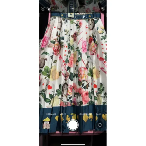 Đầm  hot xinh sang. chất lụa satin cao cấp.  tôn dáng che bụng eo thon các chị đi chơi đi tiệc đều 450k