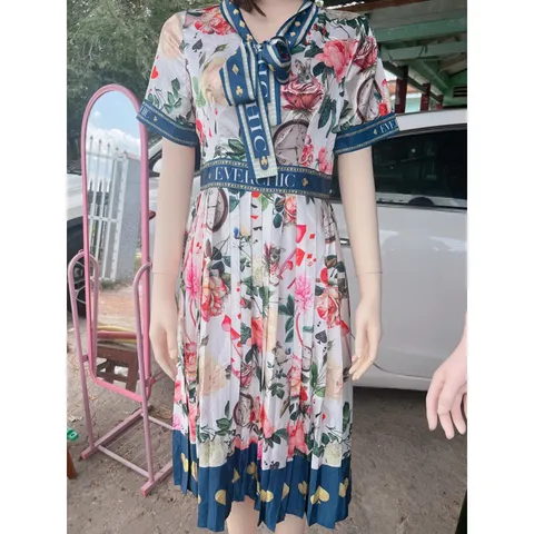 Đầm  hot xinh sang. chất lụa satin cao cấp.  tôn dáng che bụng eo thon các chị đi chơi đi tiệc đều 450k