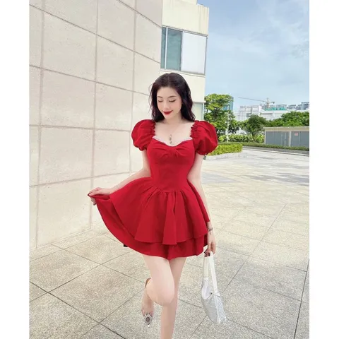 ĐẦM ĐỎ NƠ NGỰC VIỀN CƯỜM XOÈ TẦNG  Màu đỏ xinh xắn lắm lun.🥰 Về ngay em đầm đỏ, tự tin tung tăng lun nhé. Chất xịn xò