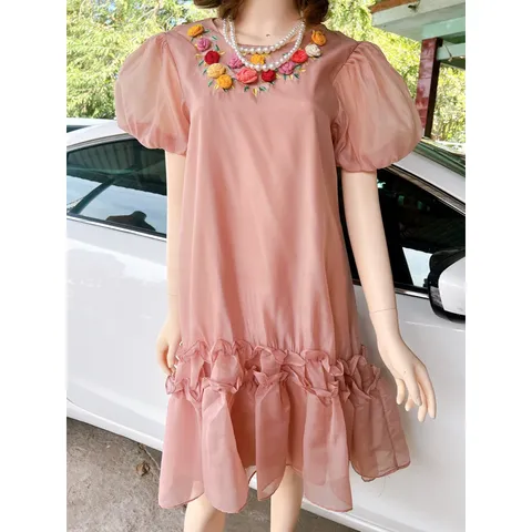 Đầm tơ màu hồng pastel đính kết hoa và thêu siêu đẹp Hàng chính chủ new tag Giá 290k Hàng có sẴn giao ngay M Form suông