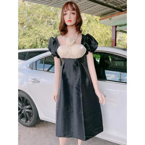 Đầm tapta cổ yếm  Màu đen  Hàng có sẵn giao ngay S Chất liệu tapta xịn Giá 290k Form dài qua gối Có sẵn mút ngực
