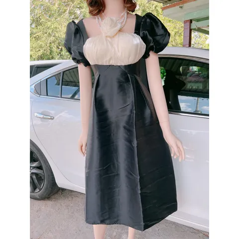 Đầm tapta cổ yếm  Màu đen  Hàng có sẵn giao ngay S Chất liệu tapta xịn Giá 290k Form dài qua gối Có sẵn mút ngực