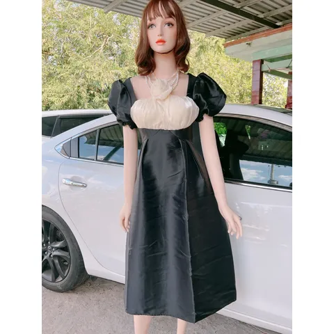 Đầm tapta cổ yếm  Màu đen  Hàng có sẵn giao ngay S Chất liệu tapta xịn Giá 290k Form dài qua gối Có sẵn mút ngực