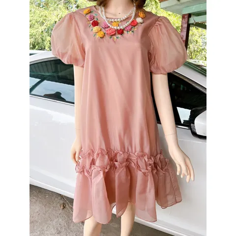 Đầm tơ màu hồng pastel đính kết hoa và thêu siêu đẹp Hàng chính chủ new tag Giá 290k Hàng có sẴn giao ngay M Form suông