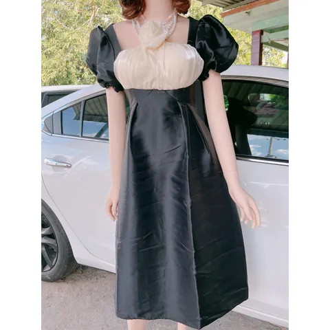 Đầm tapta cổ yếm  Màu đen  Hàng có sẵn giao ngay S Chất liệu tapta xịn Giá 290k Form dài qua gối Có sẵn mút ngực