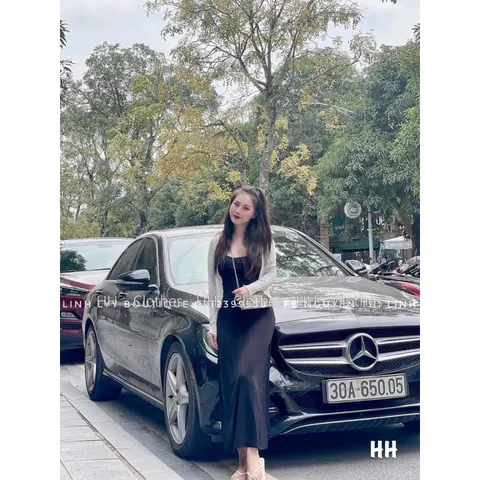Giá 250k Set đầm kèm khoác siêu hot ạ💯💯 Chất thun cotton phối thun giấy dày dặn nhé  y hình mẫu mặc luôn ạ