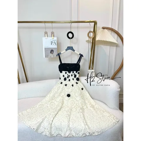 Đầm ren đính hoa  Hàng cao cấp Giá 320k Hàng có sẵn giao ngay Hàng đường may đẹp, kỹ, đúng mô tả.