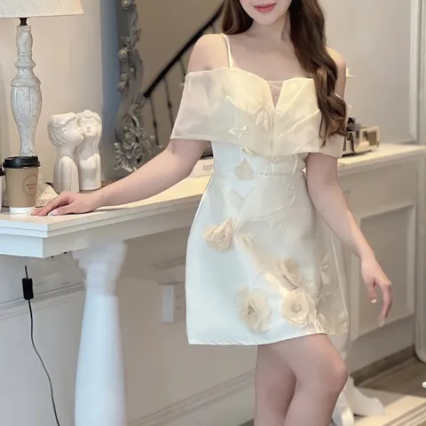 Váy tafta 2 dây đính kết hoa cầu kỳ Váy tafta đi tiệc sang chảnh Giá 390k Màu hồng 2S Màu kem ML Hàng có sẵn giao ngay