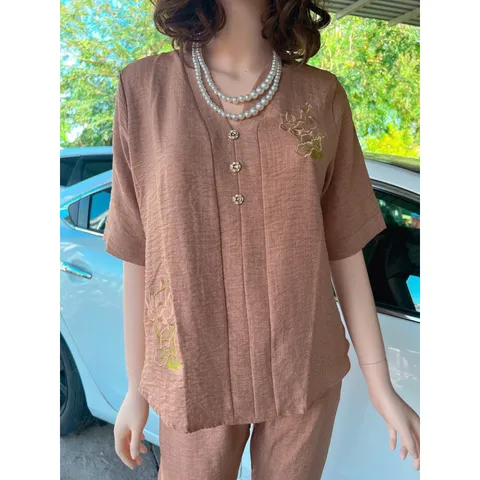 Set áo đính ngọc và quần Chất liệu đũi vân mây cao cấp Hàng có sẵn giao ngay Lưng quần bo chun dễ mặc , áo dây kéo