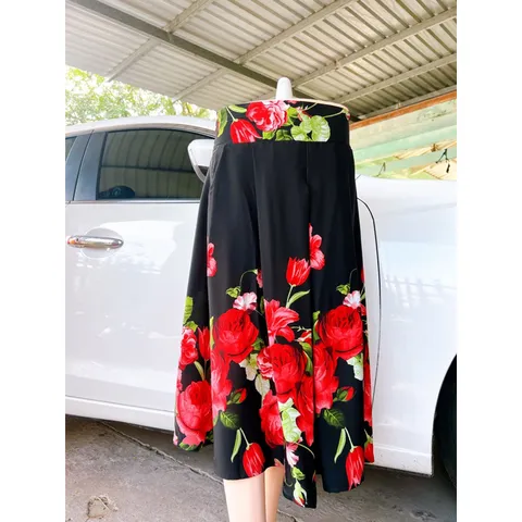 Chân váy hoa hồng eo có bo chun phía sau dễ mặc Giá 190k Hàng có sẵn giao ngay Chất liệu lụa mango xịn