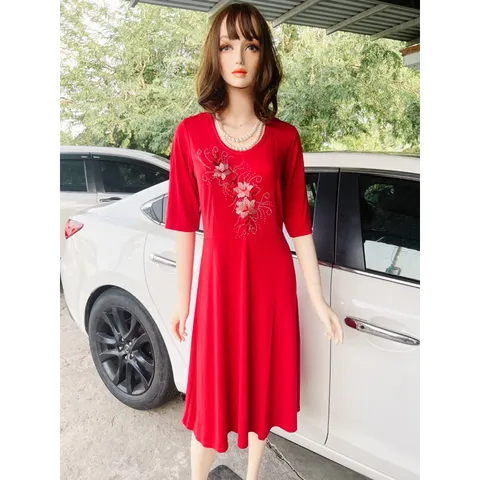Đầm đỏ solen cao cấp ép và thêu hoa thủ công Giá 299k Hàng có sẵn giao ngay Bao nhiu kg cũng vừa Co giãn nhiều