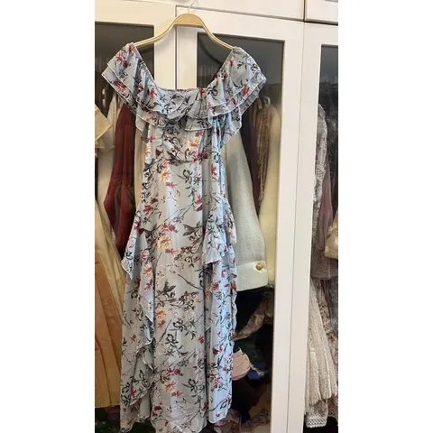 Đầm hoa dây kéo phía sau + bo chun ( có thể mặc trễ vai và lên vai đều được) Giá 290k Hàng có sẵn giao ngay Có nhiều màu