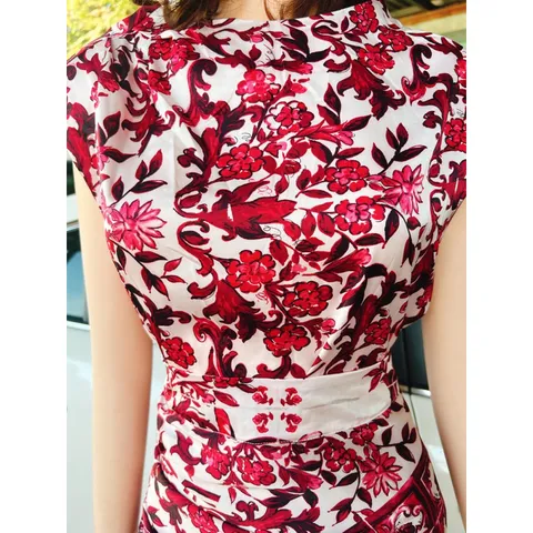 hàng thiết kế cao cấp  Set áo vai chờm có độn mix chân váy dài. Chất lụa mềm mướt hoạ tiết hãg sang xịn set