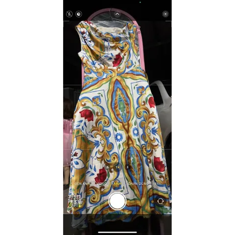 Đầm  satin lệnh vai màu hoa sang trọng, trẻ trung tôn dáng cho quý cô đi tiệc đi chơi. nhà e có đủ 3 màu Trắng hoạ tiết