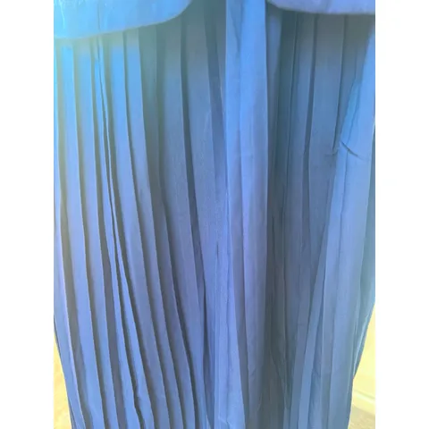 Set đầm thiết kế vest sang chảnh Giá 320k/ cả set Chất liệu tuyết mưa cao cấp Màu xanh navy Chân váy dập ly phía eo