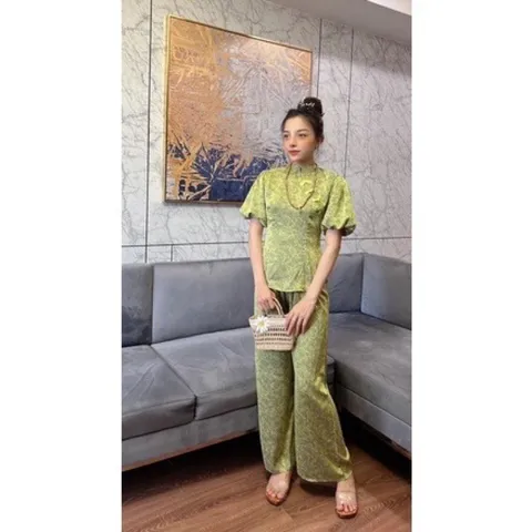 bộ mặc nhà nữ sang trọng chất gấm cao cấp Dây kéo phía sau lưng áo, tay lửng, quần  có túi sâu  GÍa 200k/ bộ Hàng có sẵn