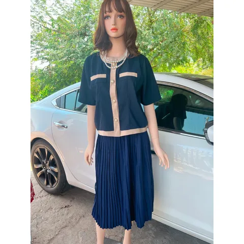 Set đầm thiết kế sang chảnh Giá 320k/ cả set Chất liệu tuyết mưa cao cấp Màu xanh navy Chân váy dập ly phía eo có bo