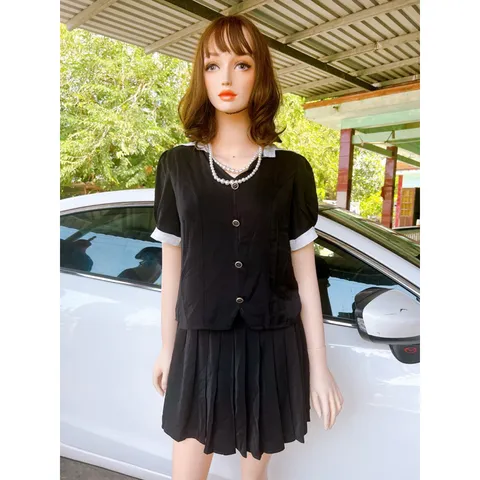 Set áo + chân váy bên trong có lớp lót quần Eo váy có bo chun co giãn Áo phía sau có dây kéo GÍa 290k/ cả set Màu đen