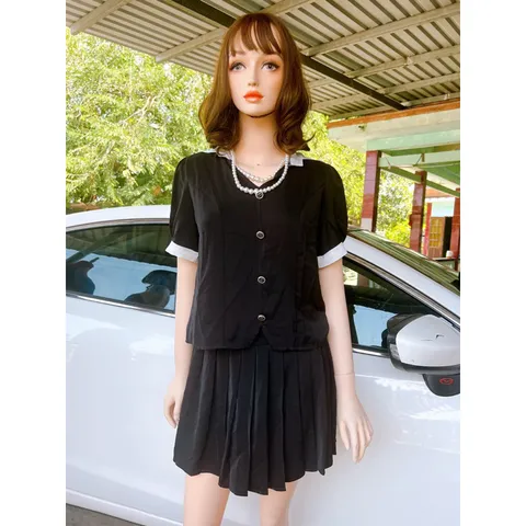 Set áo + chân váy bên trong có lớp lót quần Eo váy có bo chun co giãn Áo phía sau có dây kéo GÍa 290k/ cả set Màu đen