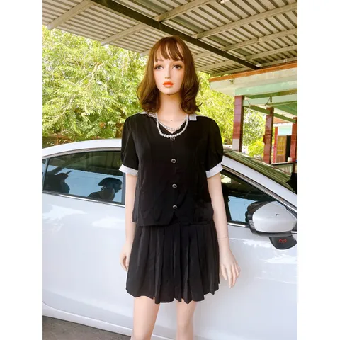 Set áo + chân váy bên trong có lớp lót quần Eo váy có bo chun co giãn Áo phía sau có dây kéo GÍa 290k/ cả set Màu đen