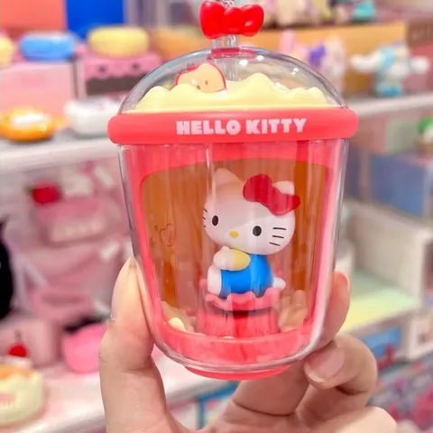 Ly trà lắc Bộ Sanrio quả lắc cảm ứng nhiệt - Hàng Chính Hãng (Đã Khui Hộp)