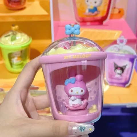 Ly trà lắc Bộ Sanrio quả lắc cảm ứng nhiệt - Hàng Chính Hãng (Đã Khui Hộp)