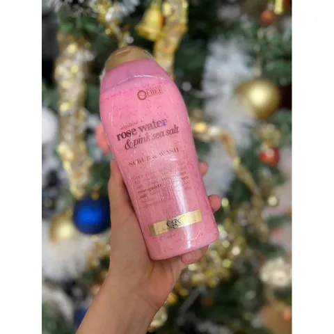 Sữa tắm dưỡng da Rose Water & Pink Sea Salt OGX 577ml màu hồng