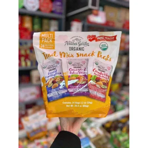 HÀNG MỸ Hạt mix tổng hợp trái cây sấy hữu cơ Nature's Garden Trail Mix Snack Packs 816gram chính hãng MỸ
