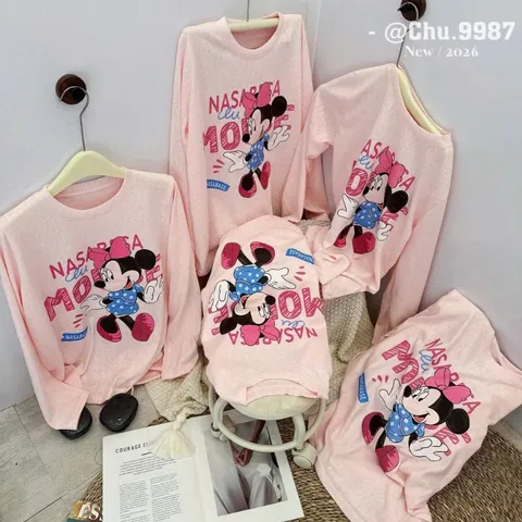Áo thun giấy gạo L1 cao cấp dài tay cổ tròn in hình MK đeo nơ hồng nasa