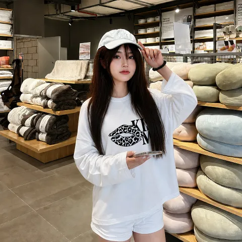 Áo Thun Tay Dài Form Rộng Nữ In Hình Môi KISS ME Áo Phông Cotton Thời Trang