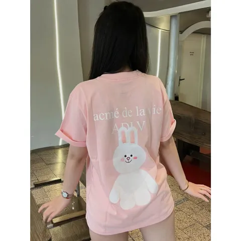 Áo thun form rộng nữ  màu hồng pastel, thiết kế dễ thương với hình thỏ trắng Chất vải mềm mịn, thoáng mát, thoải mái