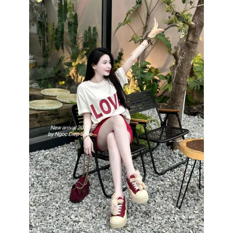 Áo thun form rộng Nữ LOVE  Màu Trắng kem  Đẹp – Hot Trend 2025