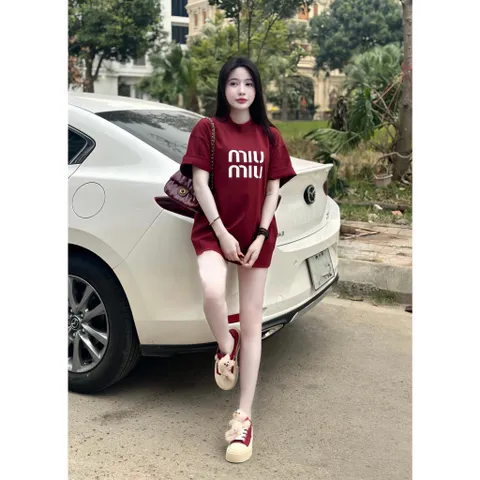 Áo thun form rộng nữ  chữ Ngựa Kim Tuyến chất cotton cao cấp 2 màu Đỏ Đô | Đen hottrend 2026
