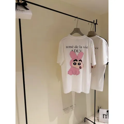 Áo thun form rộng   Unisex In Hình Hoạt Hình  SHIN BÚT CHÌ mặc Thỏ Hồng Cá Tính – Cotton Mềm Mịn, Phong Cách Hàn Quốc