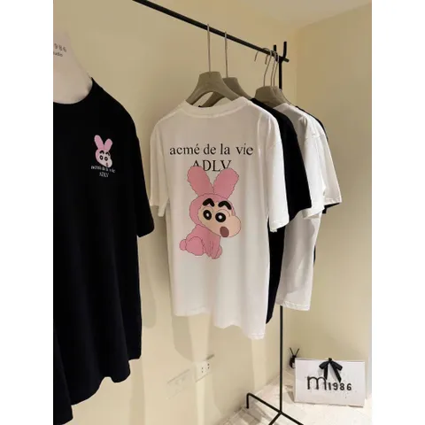 Áo thun form rộng   Unisex In Hình Hoạt Hình  SHIN BÚT CHÌ mặc Thỏ Hồng Cá Tính – Cotton Mềm Mịn, Phong Cách Hàn Quốc