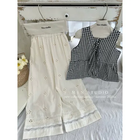 Set áo kẻ caro dáng peplum và quần đũi thêu hoa chất thô siêu mát mềm du lịch, - Thời trang hè nữ tính 2025  TH149