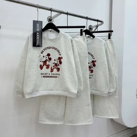 Sét bộ nỉ  nữ áo sweater in hinh Mickey  mix quần xuông  chất nỉ bông k xù lông ấm hot girl hottrend 2025 -TH110