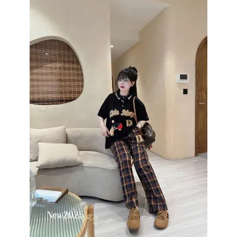 Set đồ nữ trẻ trung áo polo gấu  DE MARGO  13 thêu phối quần kẻ caro vintage - Freesize dưới 60kg TH-260