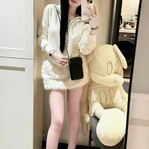 Áo khoác len có mũ Chà Leo viền chữ dành cho nữ