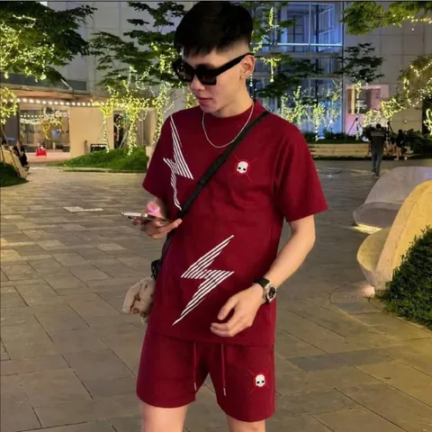 (B019) Bộ đồ nam mặc hè Cotton - poly in hoạ tiết tia sét thêu logo đầu lâu thân basic thoáng mát