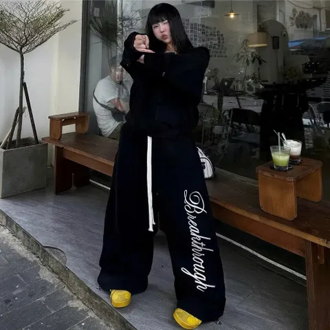 Quần Dài Nỉ 2 Da Unisex Nam Nữ Ống Rộng Hình Thêu Nổi THROUGH