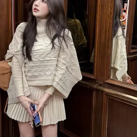 Áo choàng len cổ lọ cánh dơi thêu ong, Áo choàng len thừng be cách điệu nữ tính tiểu thư