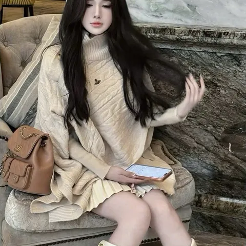 Áo choàng len cổ lọ cánh dơi thêu ong, Áo choàng len thừng be cách điệu nữ tính tiểu thư