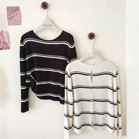 Áo len mongtoghi cổ tròn dài tay kẻ ngang khuy lưng dành cho nữ
